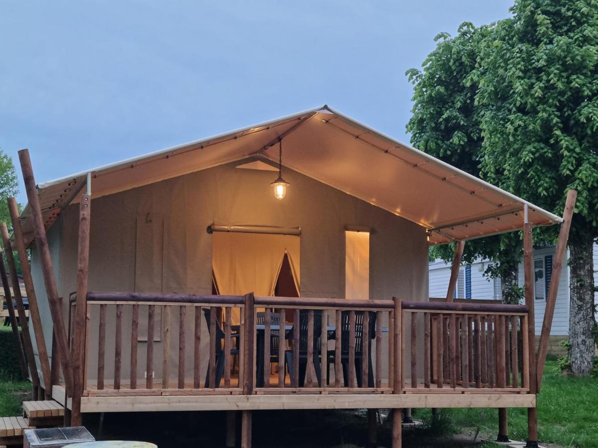 Camping Les Rives Du Lac Bois Morin Exterior foto